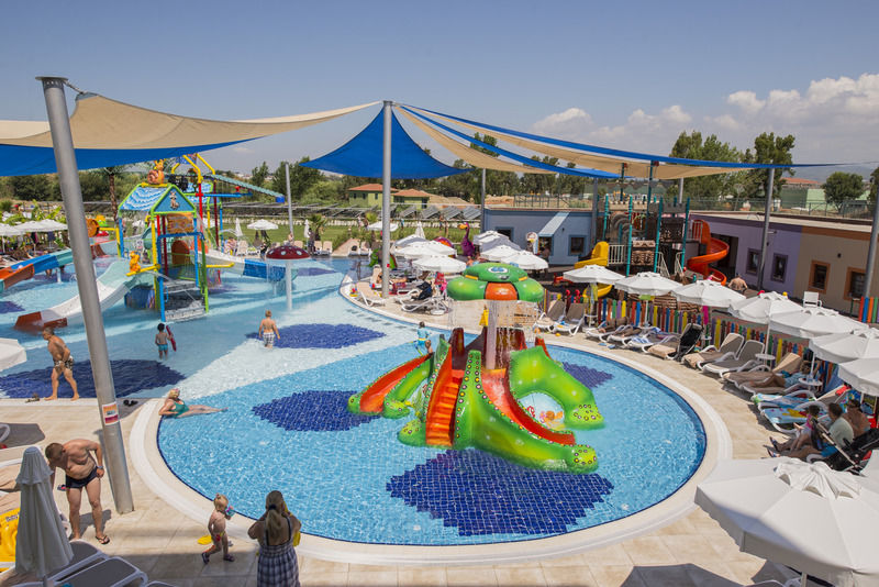Dream World Aqua Hotel Side Exterior photo